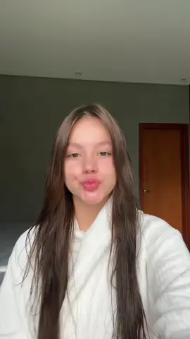 Fazendo skincare da Madelyn Cline