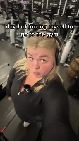 day 1 of me forcing myself to go to the gym even tho it gives me anxiety #gymlifeornolife #musclemommy #iworkout 