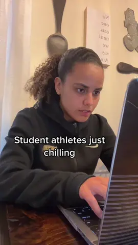 That moment is scary !! Have to check your phone and look at the schedule just to make sure lol 😂🏀 #basketball #lynadiawhiting 