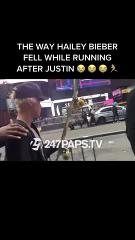 why she run like that- 😭