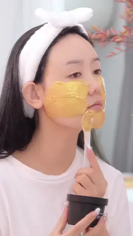 Real gold face mask 💦#foryou #tender #mask #gold #facemask #satisfying #skincaretips #24k #goldmask24k #goldmask #beauty 