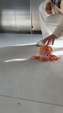 Octopus is swimming!!!How cute it is😆😂🤩😍🐙#movingoctopus #funtoys #octopustoy #toyforkids #cute 