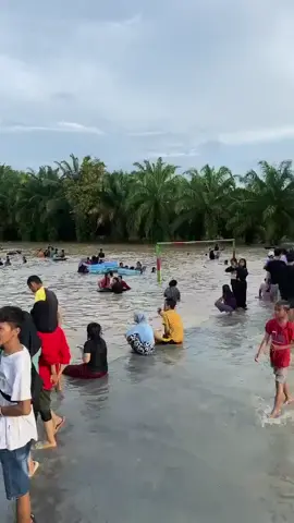 Banjir jadi wisata dadakan bagi warga gunung megang kab. muara enim #muaraenim #banjirbandang #banjir2023 #banjirbandanglahat #lahatbanjir #banjirlahat #banjirsumsel #gunungmegang #palembang #sumsel #palembangcity 