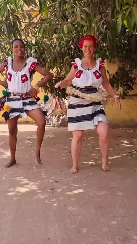 Danse Mossi du Burkina Faso 🇧🇫 avec la belle @assanatououedraogo1  🎵 Basninré @Kass le cerveau 