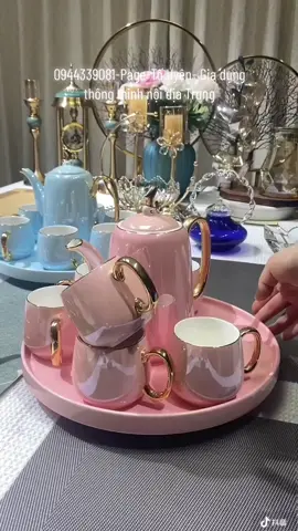 Bộ bình tách sứ hồng cao cấp- xinh dã man- để ở bàn làm việc- văn phòng- phòng khách hoặc nơi uống trà chiều cực kì sang trọng luôn ạ, hoặc làm quà tặng tân gia…-zalo-0944339081-Page-Tố Uyên-Gia dụng thông minh nội địa Trung