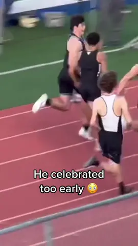 Bro said ✌️ and continued to take the L 😭  (via @__breezyy) #track #race #fast 