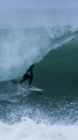 @italotferreira snags a gem at the Portuguese pipeline 🤯💎 #italoferreira #portugal #freesurfing 
