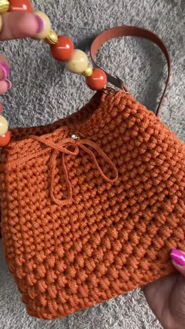 A arte do crochê é realmente incrível! Infinitas possibilidades. Criatividade sem limites! E a novidade de hoje é essa bolsa maravilhosa!! 😍👜💕 . . . artte.emcroche ateliemaisqarte  #arteemcrochê #croche #crochet #DIY #artesanato #feitoamao #handmade #bolsaemcroche