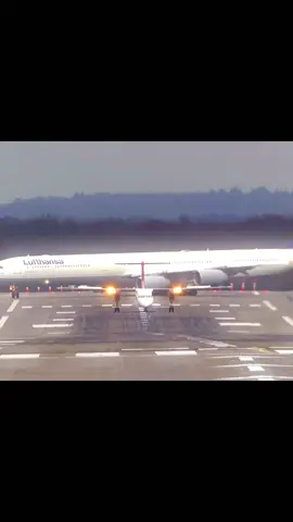 You dont rly understand the sizeof big  planes until u conpare them to smaller planes! #fyp #aviation #foryou #planes #jayden_aviation #viral #xyzbca #airbus340 