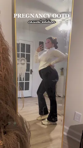yoga pants all day every day 🖤 #ootdpregnant #OOTD 