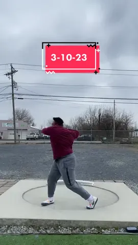 Slow and steady to the top #BOUTDAT #shotput #discus #thrower #spin #glide #70Feet #throwertok #trackandfield #athlete #viral #training #strengthandconditioning #txst #usatf 