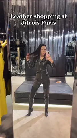 My new winter look #leatherjumpsuit #leatherlover #leatherboots #dommetok #catsuits @jitroisparis 