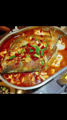 來東莞第ㄧ天，滿滿的宴席。感謝小周招待！#東莞 #天下無雙 #周家大院 