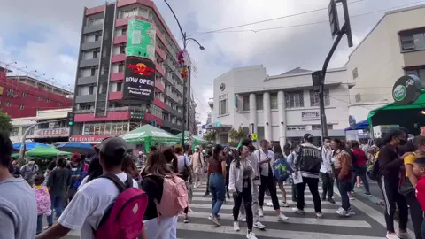 Walking around Session Road in broad daylight.  #sessionroad #sessionroadbaguiocity #baguiocity #walking #street #crowd #fyp 