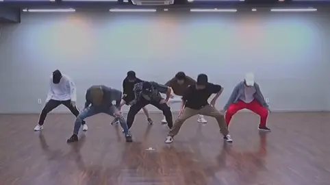 the power of namjoon 😲 vibes nya kyk ngeliat tangan sama kaki namjoon yg nerbangin mreka #bts #leader #rm 