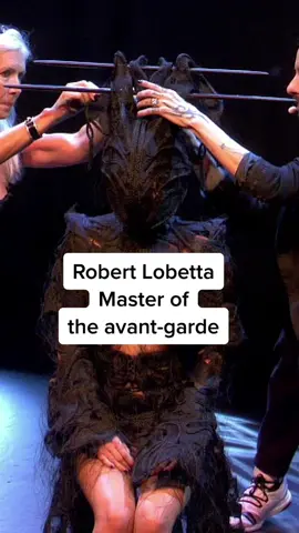 TRIBU-TE SHOW: Robert Lobetta's team presents a garment made entirely of hair 🌟 #robertlobetta #omarantonio #avantgarde #hairavantgarde #hairart #hairshow #tributeshow #hairartist 