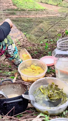 Bữa cơm trên nương… mèn mén ( Hà Giang ) có ai cùng cảnh không các bạn…