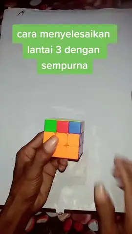 cara menyelesaikan lantai 3 bagian pinggir nyadengan 2 rumus. 1 rumus mata ya itu R U U R' U' R U U L' U R' U' L 2 rumus final ya itu  R R U R U R' U' R' U' R' U R' #rubik 