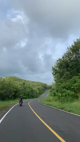 Andai pantai di Malang gak jauh #malang #pantaimalang #pantaiungapan #fypシ 