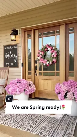 Our spring front porch decor! #porchdecor #frontporchdecor #springdecor #springdecorating #outdoordecor #porch #frontporch #frontdoor #spring #hometok 