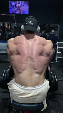 Rowing heavy on that new @panattaofficial at the one and only @southshoreiron  #THOROUGHBRED 🐎🐎🐎 @multiplystrength MASS @axeandsledge MASS @hummusfit MASS #reels #fitnessreels #bodybuilding #bodybuilder #ifbbpro #motivation #explore #mx #workout #mass #Fitness #zyxcba 