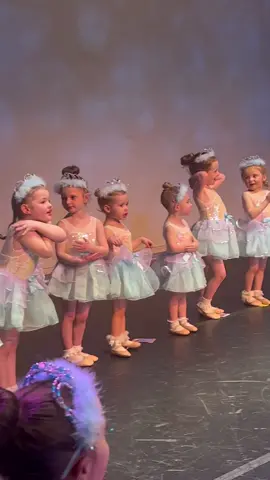 How cute are our little ballerinas 🩰✨🧚🏼 #dancer #toddlersoftiktok #cute #funnymoments #singing #dancing #sunshine #cutenessoverload #ballet #balletdancer #ballerina #show 