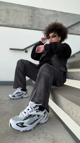 Me 🤝🏽 Taking pics in random staircases  #streetwear #newbalance #thriftfinds #midsizefashion #725V1 #flightclub 
