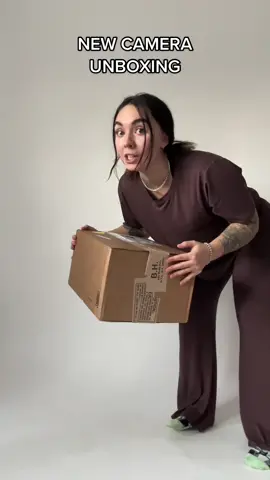 NEW CAMERA😱🙏🏼 omgggg!! #asmr #unboxing #sony #camera #newcamera #unbox #shopping #haul #asmrunboxing 