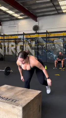 I dont think anyone hates burpee box jumps more than me 🥲 #fyp #foryoupage 