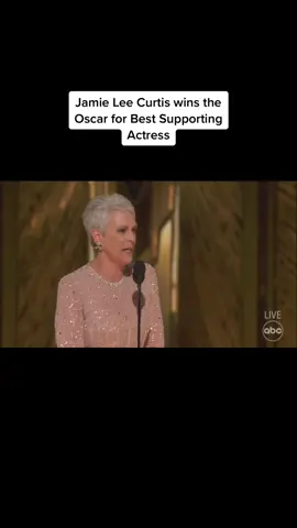 Jamie Lee Curtis wins the #Oscar for Best Supporting Actress 