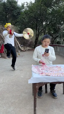 There is always a method to earn it, right??? funny video...#funny #trending #funnyvideo