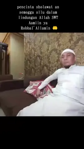 Assalamualaikum warahmatullahi wa barokatuh.   Kuat hebat hanya milik Allah SWT jangan pernah kt sombong ketika kt di berikan karomah oleh Allah SWT gunakan dengan yg baik