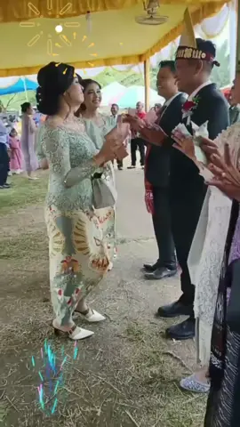 Songon on ma molo Namarpariban iii,, Di sobur do sudeee #fyp #xyzbca #pestabatak #musikbatak #namarpariban  #gondangbatak #musikbataksimalungun #musikbataktoba  #fypシ゚viral #batakentertaiment 