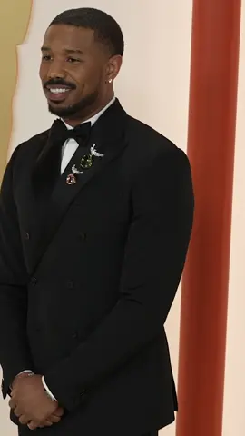 We can’t get this arrival off our minds. 🔥 Michael B. Jordan in einem Look von Louis Vuitton bei den #AcademyAwards 2023. #Oscars #TikTokFashion [📷 Getty Images]
