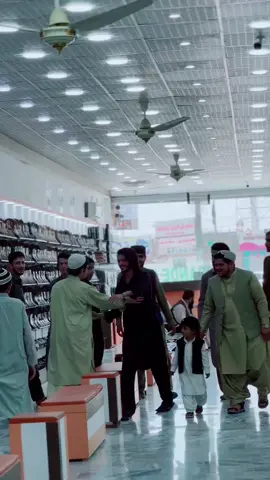 ہمارے معزز مہمان سوشل میڈیا سٹار  افنان خان (کرک کینگ ) کو کوئٹہ آمد پر خوش آمدید کہتے ہے  اور کوئٹہ انٹرنیشنل ائرپورٹ پر #عمر_خان_سلیمانزئی_UKS منصور خان ابوبکر خان (baba_che) اور محمد عمر ابدال استقبال کررہے ہے  کل 14 تاریخ کو اگر افنان خان (کینگ کرک )کے ساتھ کوئی میلنا چاہتا ہے تو وہ #گرینڈی شافنگ مال پر شام 8 سے 9 بجھوں تک ملاقات کرسکتے ہے