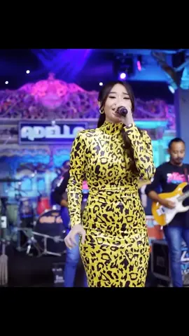 beh kabeh kenek gapuk meh tumbang saiki usume loorrrr.....  #difarinaindra #adella #kalehwelasku #lagoerakjat #fyp #jenniferstore #sumberejopreisambat 