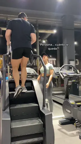 Siempre se puede compartir maquina #gimnasio #entrenamiento  #gym #fit #gymmotivation #fitnessmotivation #GymTok #FitTok #fitcouple 