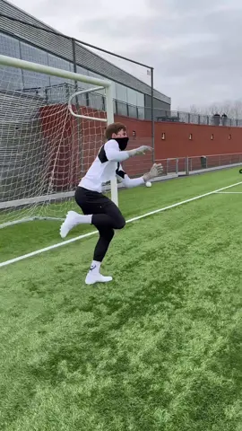 Coordination and handling 🧤 #goalkeeper #goalkeepertraining #goalkeepers Goalkeeper training / Goalkeeper drills / Goalkeeper exercise / Goalkeeper coach / Goalkeeper footwork / Goalkeeper diving / Goalkeeper drills for beginners / Goalkeeper training for beginners / Goalkeeper training for all levels / How to improve as a goalkeeper / What goalkeeper drills to do
