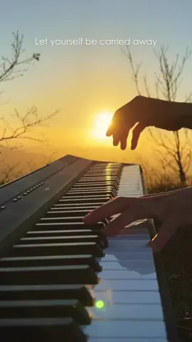 Let yourself be carried away 🌬️ #andreavanzo #interstellar #cinematicmusic #sunset #nature #sunday #hope #landscape #pianoforte #pianomusic #pianist #filmcomposer #soundtrack #hanszimmer #pianotok 