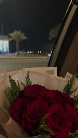 ‏وباقة ورد خجلانه 🤍😔#CapCut 