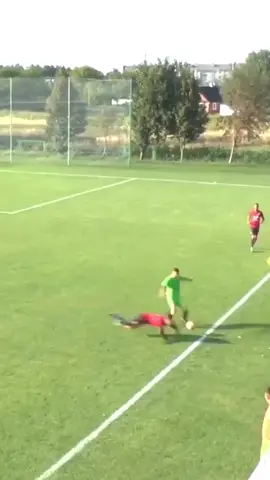 🤣🤪 CÓMO VA AL BALÓN 🎥 IG/ skillersfam . #futbol #football #deportesentiktok #tiktokacademy 