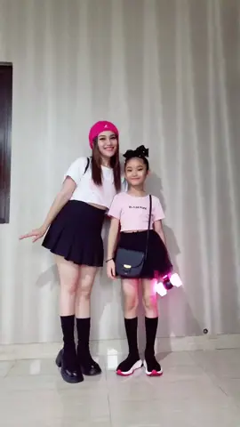 Bunda & Bilqis 💕 concert day 1 wooohhooooo @🌚BilqisorcallmeBil🌚 Blackpink in your area🫶🏻