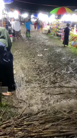 sakitnya si gak seberapa😭😭🤣🤣🤣🤣 maluu nya itu lo😂😂🙈🙈 #fypシ #ngakakbanget #kepleset #fypage #pasarmalam 