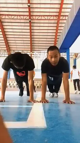 tamang tingin nalang Ang mga classmate ko🤣#FYPSPOTTED #fypspotted #fyp #homeworkout #fypシ #viral #fitnessmotivation #foryou #motivation #GymTok #pushups #nevergiveup #grind 
