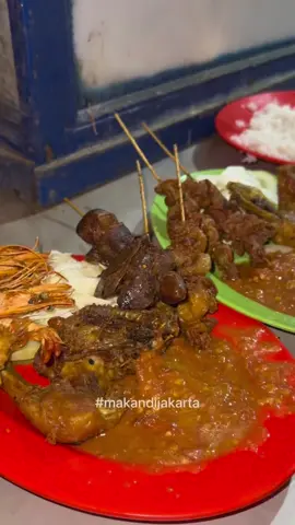 Pecinta kulit mari merapaat!! #hiddengems #kulinerjaksel #jakartaselatan #foodism #streetfoodjakartaselatan #fyp #pecelayamenak 