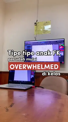 Dan aku.. yang ngontenin mereka wkwkwk ((Disclaimer ini yang presentasi temen kita bukan dosen jadi agak sembrono kelakuannya maaf😞😞)) #anakfk 