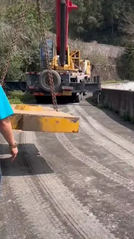Smart solutions 💪🤪 #demolition #crane #trick 