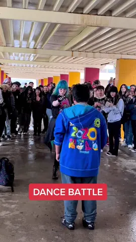 Who won? #dancebattle #schoolfunny #shoutoutot (h/t andygarciaderosas/IG)