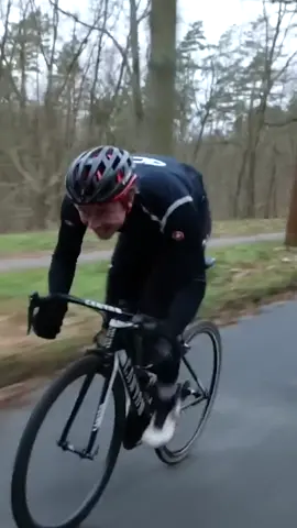Sprints on the group ride in Berlin! 🔥🔥🔥 #GCN #groupride #sprint