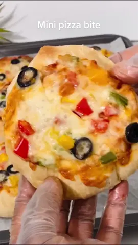 Mini pizza bite 